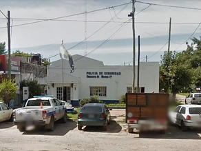 Al menos 30 presos se amotinaron en una comisaría de Moreno: tienen a un policía como rehén