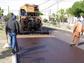 Continúan las obras de asfalto en General Alvear.