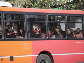 El Ministerio de Salud recomendó volver a usar barbijos en espacios cerrados y transporte