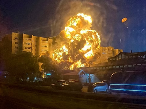 El accidente del avión ruso que se estrelló en una zona residencial dejó 15 muertos