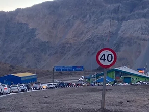 Vas al vecino país? hay demoras y largas colas de auto para pasar a Chile