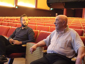 Con emoción, la familia Simón recorrió el edificio del Cine Teatro Antonio Lafalla.