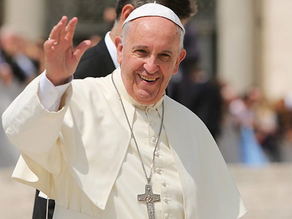El Papa Francisco fue internado por problemas respiratorios y suspendió sus audiencias