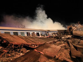 Chocaron dos trenes en Grecia: hay al menos 50 heridos