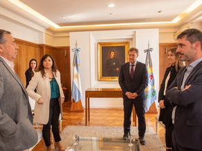 Logística, software e inversiones para cauces: Suarez acordó financiamiento para la sustentabilidad