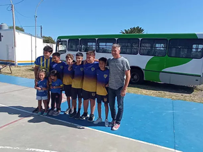 Andes Fútbol Club incorporó un colectivo para transportar al equipo a torneos de diferentes lugares