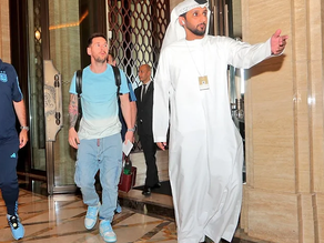 Lionel Messi llegó a Abu Dhabi y se sumó a la Selección Argentina