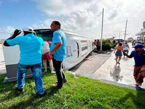 Volcó un colectivo que llevaba turistas en Punta Cana: murió una argentina