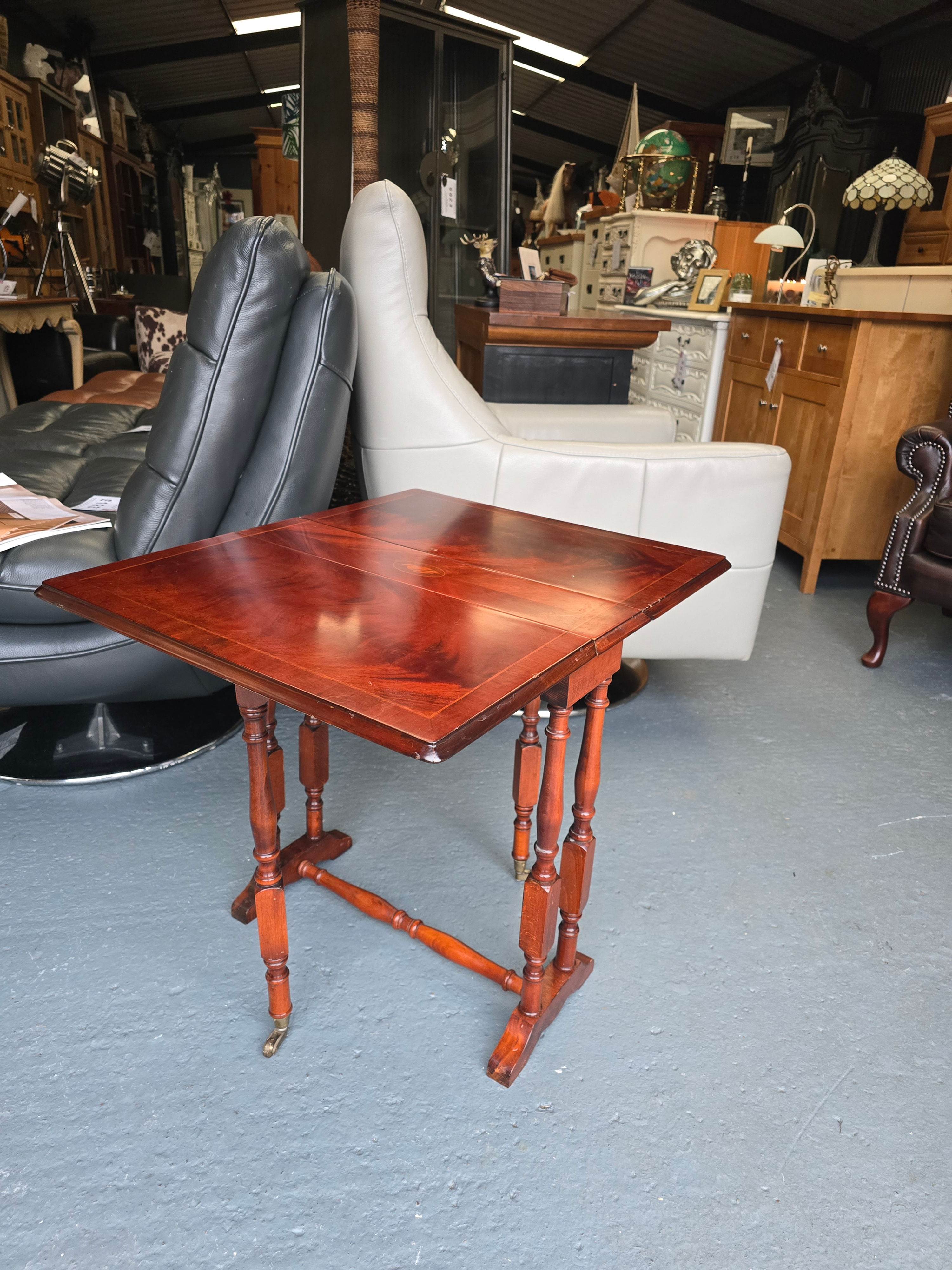 Early 20th Century Small Sutherland drop leaf table 