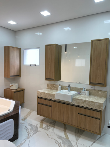 móveis planejados para banheiro, marcenaria sob medida, design contemporâneo.Banheiro com móveis sob medida Drevo, unindo sofisticação, praticidade e durabilidade. Soluções inteligentes de marcenaria que otimizam o espaço e valorizam o ambiente com elegância.