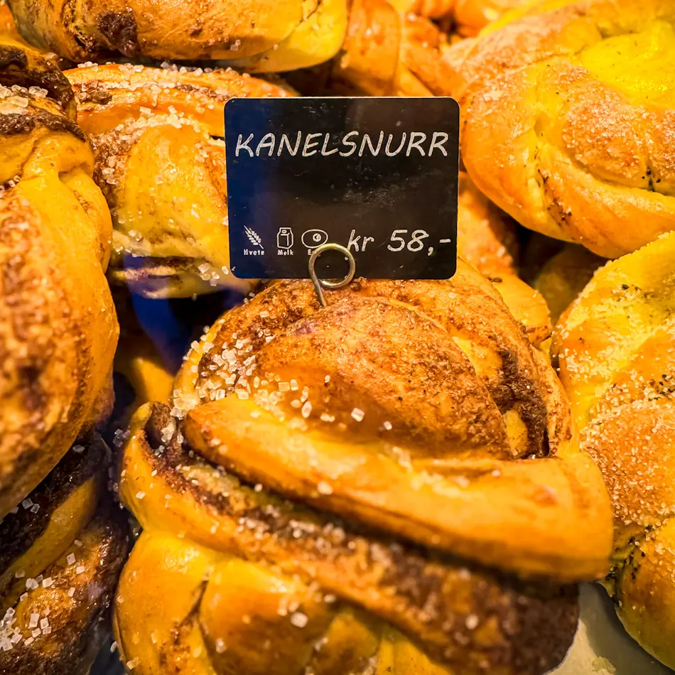 Tray of oversized Nordic cinnamon buns at Kaffebonna Stortorget, featured among the best restaurants in Tromso.