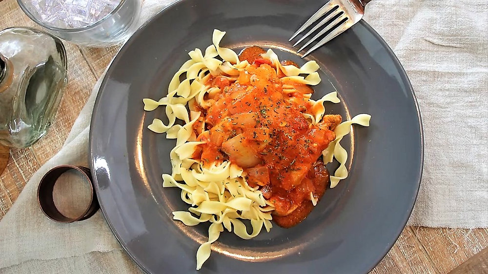 what is in chicken paprikash