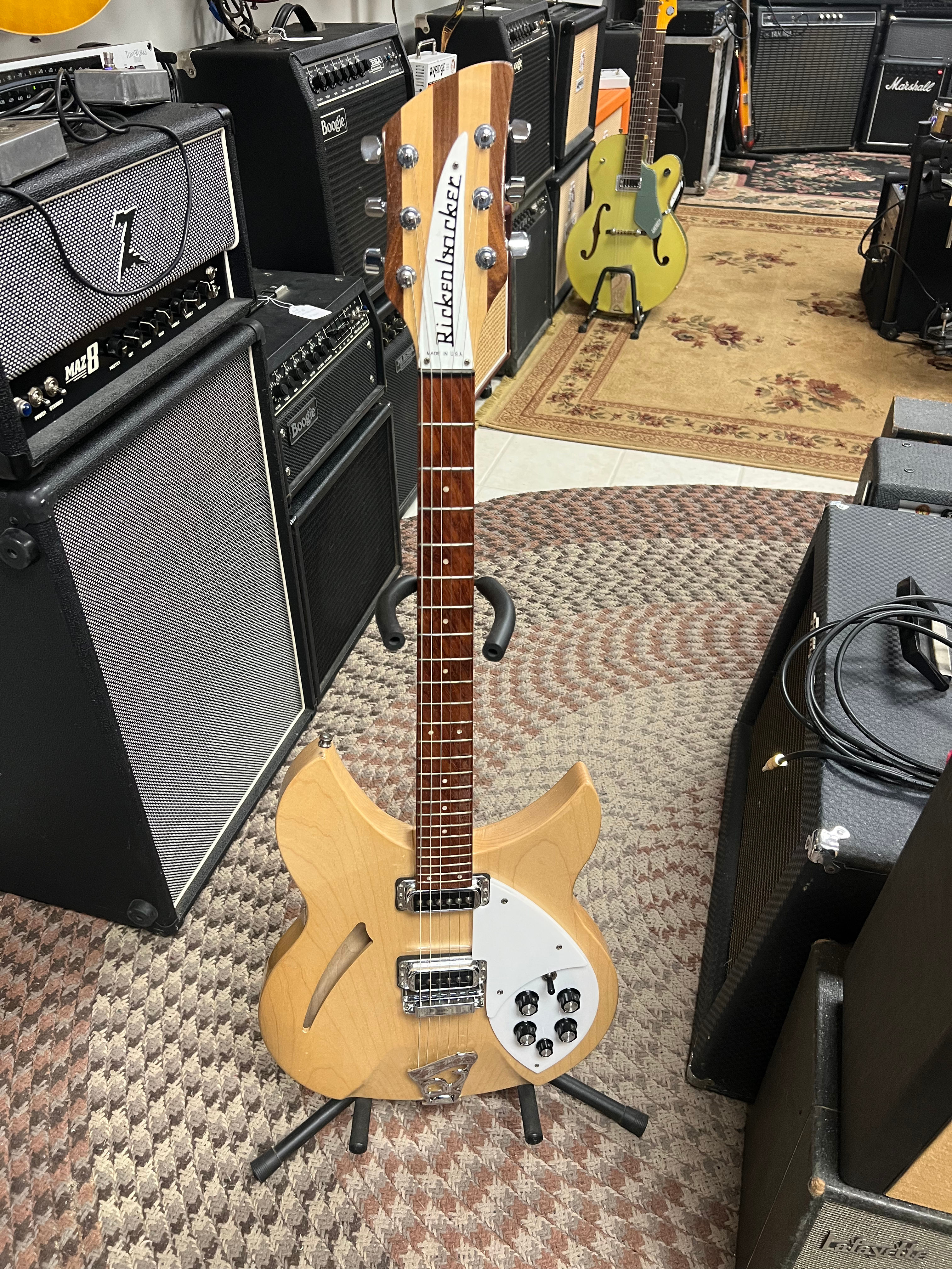 Rickenbacker 330