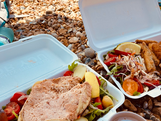 うみで食(た)べたもの The Food We Had on the Beach