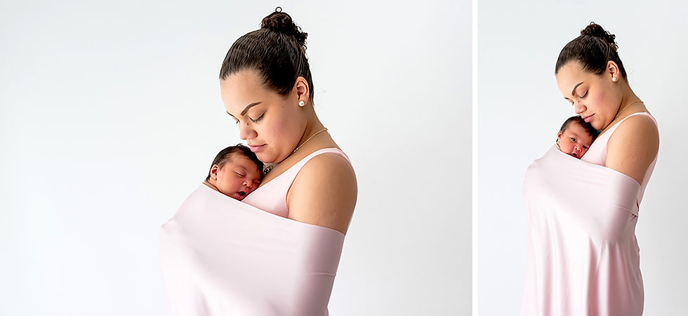 Photographe nouveau-né Nantes, Photographe bébé Nantes, Photographe naissance Nantes, Photographe studio Nantes, bébé endormi dans les bras de sa maman
