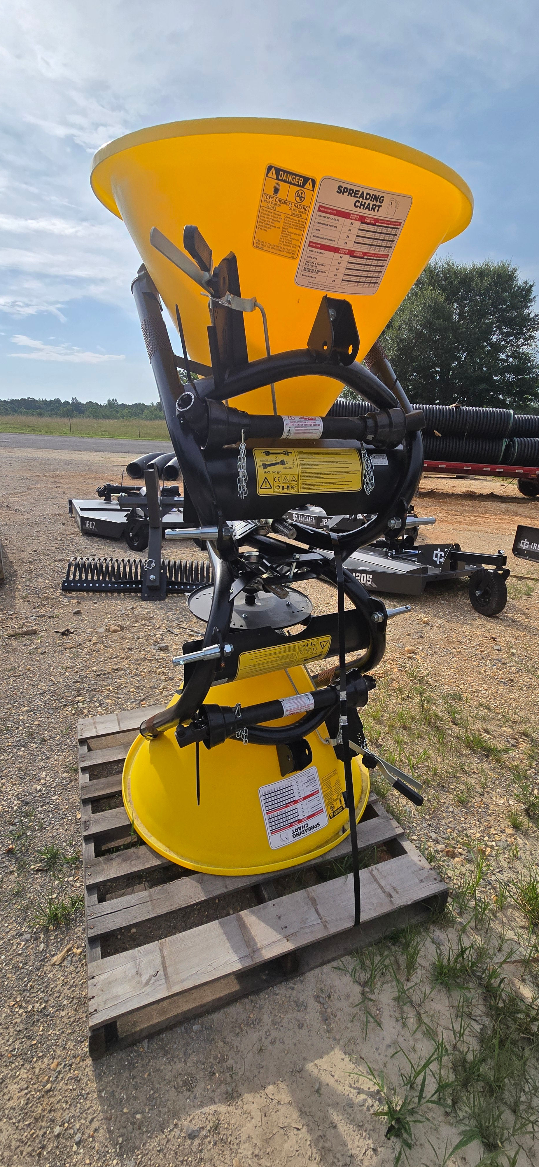 IronCraft Poly Hopper Spreader