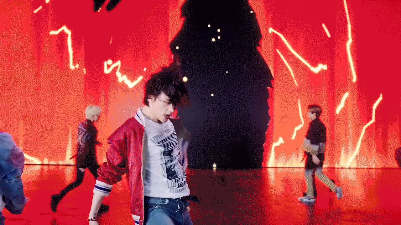 Stray-Kids-TOP02.gif