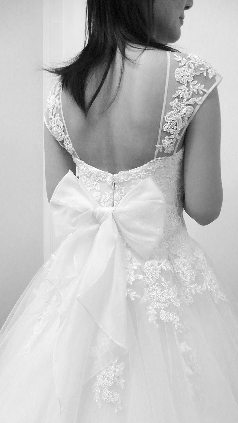 traditional luxury wedding ceremony dress with a bow and lace embroidered straps sleeve