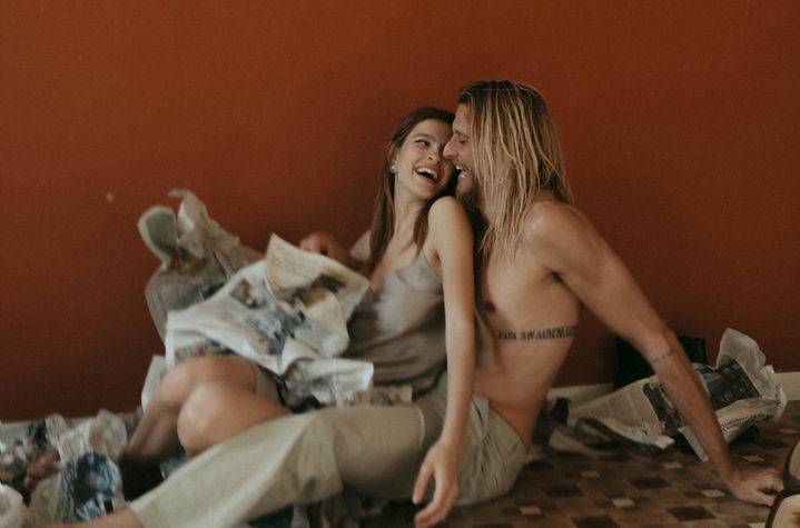 engagement styled shoot, couple photoshoot, styled couple shoot in barcelona, honeymoon styled shoot, tearing newspapers apart