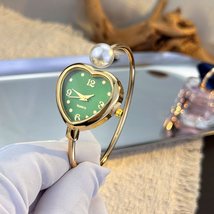 Thumbnail: Amour Perlé Watch