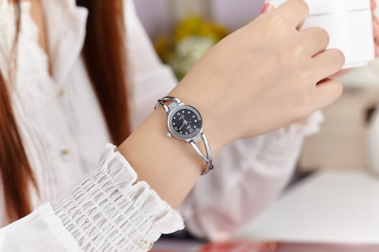Thumbnail: Minimalist Bracelet Watch – Delicate and Timeless Sophistication