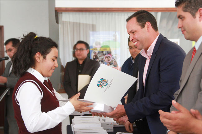 tabletas Apizaco entregan 1.jpg