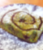 MATCHA & BOSBESSENTAART