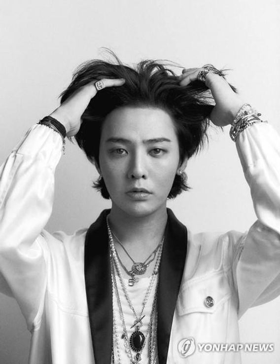 G-DRAGON MEDIA EXHITION Ubermensch ラグ