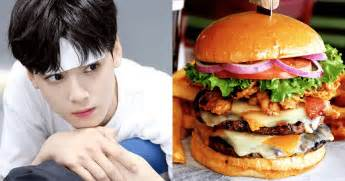 Image: Cha Eun Woo and Popular Korean burger - Photo: Reddit 
