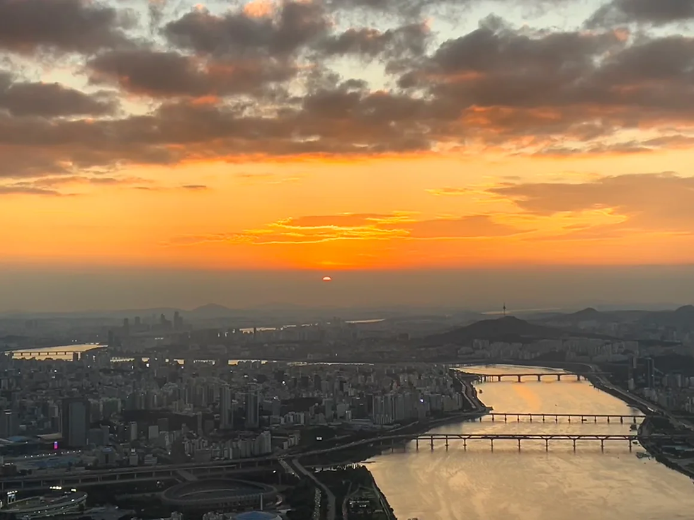 Image: Sweeping views of the Han River in Seoul. - Photo: Lewis Hooper