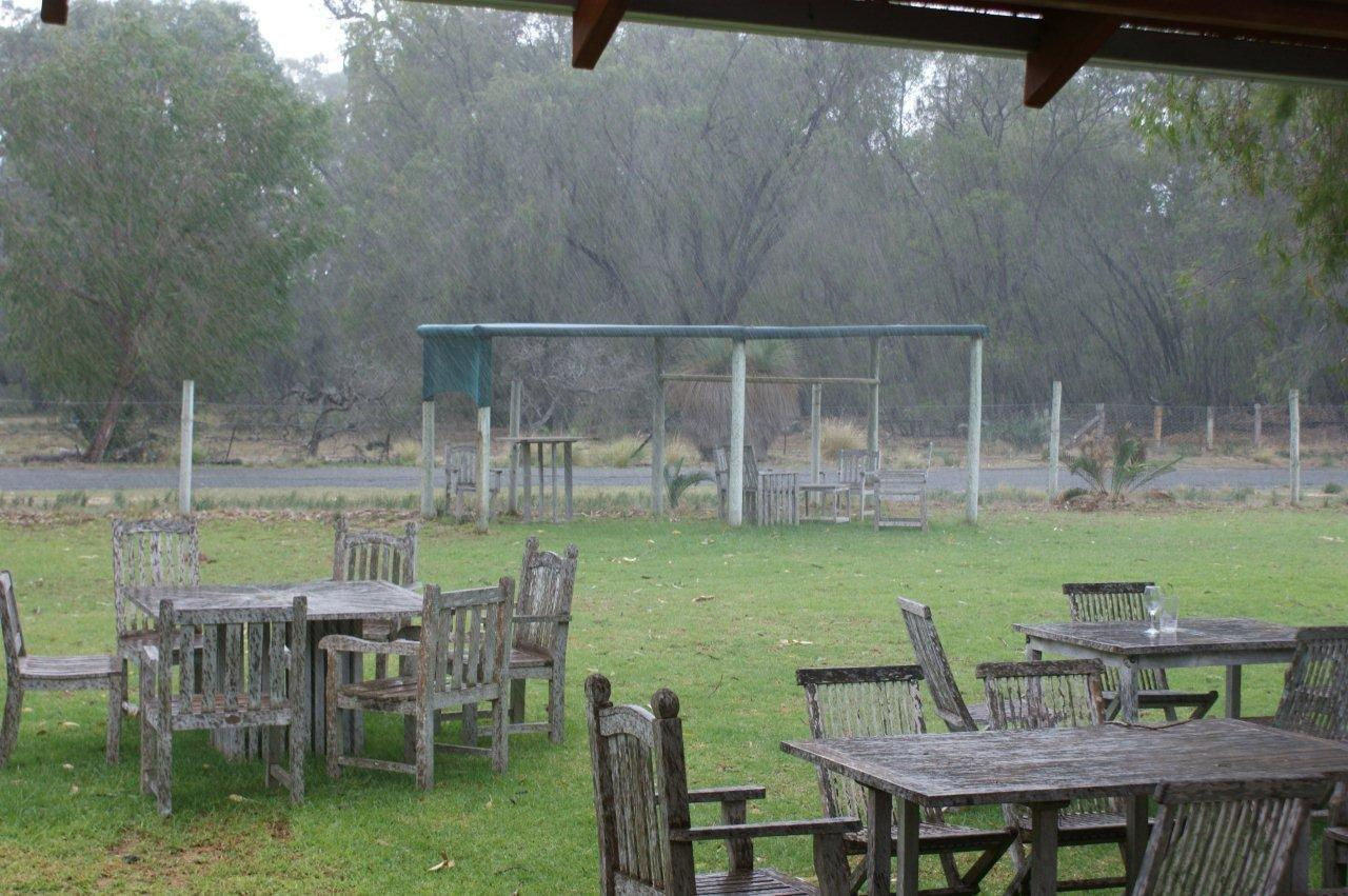 Outdoor Eating in Summer