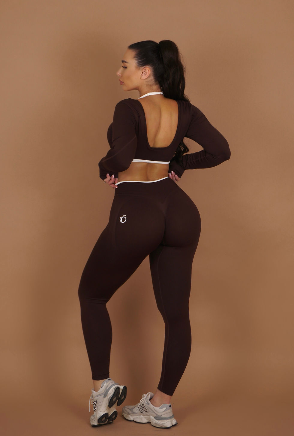 Thumbnail: Coffee brown  two-toned glute contour leggings
