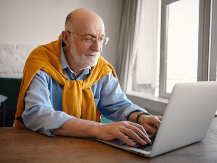 Editor’s Thoughts: Stay Cyber-Safe This Christmas—A Guide for Elders to Avoid Online Scams