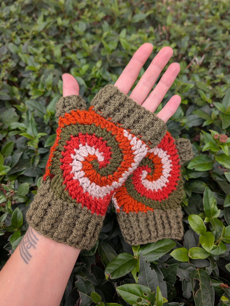 Thumbnail: Autumnal Spiral Arm Warmers