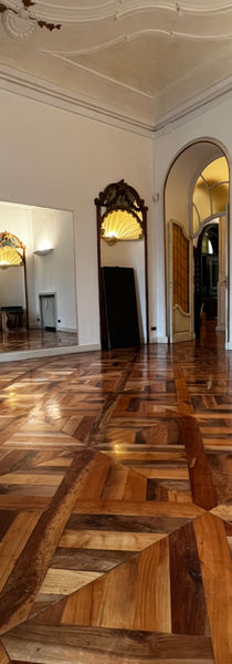 Atelier è concepito come una casa accogliente a disposizione di chi lo frequenta. La cura dei dettagli in primo luogo tecnici (eccellente professionalità degli insegnanti e di tutto lo Staff, macchinari BASI Systems, Reformer e Gravity GTS) ma anche estetici e igienici rendono Atelier un luogo in cui il benessere è concepito a 360°