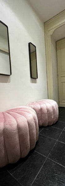 Atelier è concepito come una casa accogliente a disposizione di chi lo frequenta. La cura dei dettagli in primo luogo tecnici (eccellente professionalità degli insegnanti e di tutto lo Staff, macchinari BASI Systems, Reformer e Gravity GTS) ma anche estetici e igienici rendono Atelier un luogo in cui il benessere è concepito a 360°