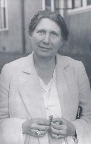 dr-med-ita-wegman-portra-t-um-1935_800.jpg