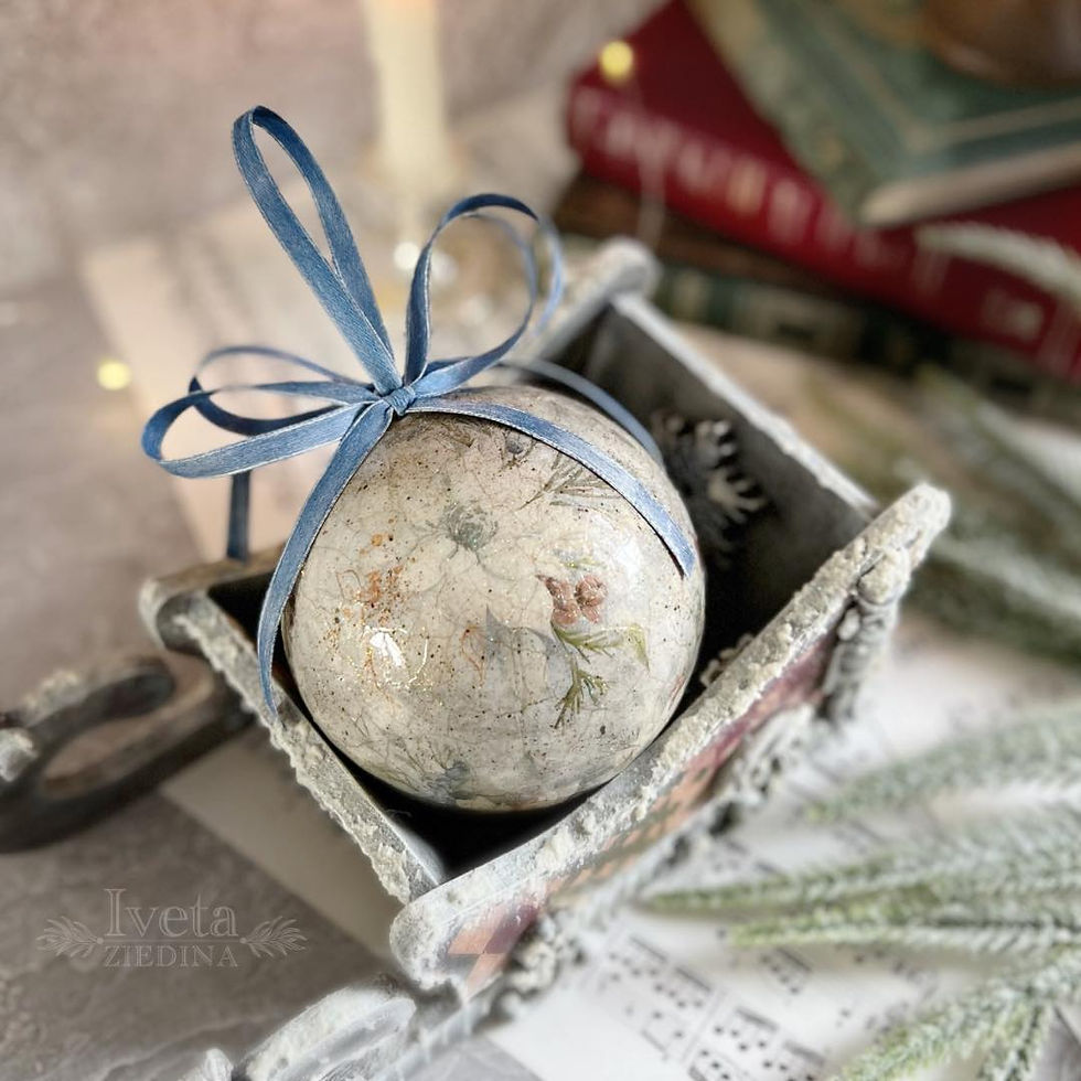 Thumbnail: Floral Christmas Bauble Online Class