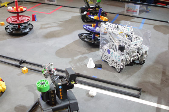 FTC 6165 MSET Cuttlefish robot_MTI_slant__horiz_slides_alliance_scoring.jpg