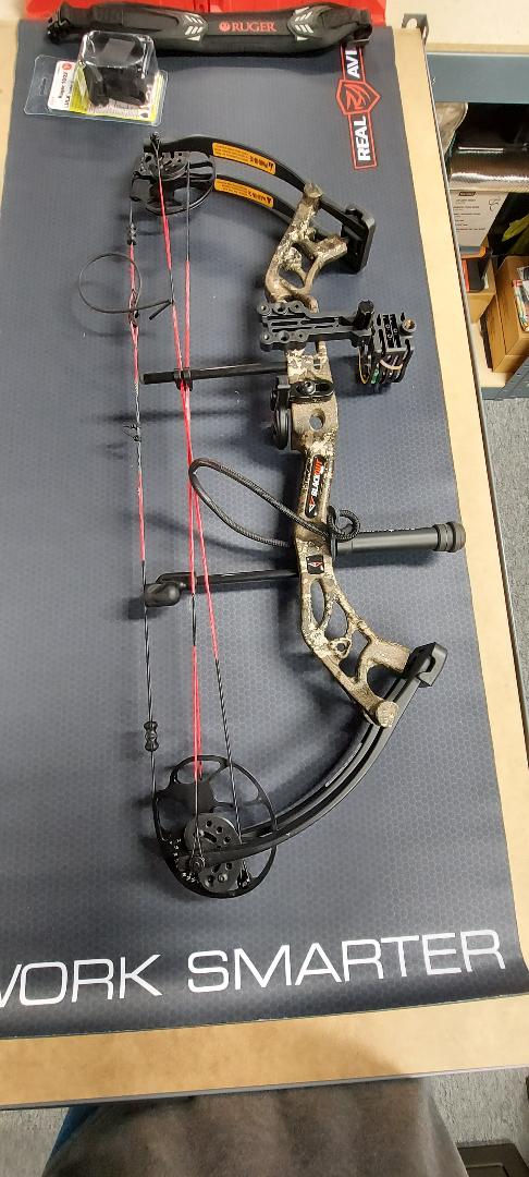 Thumbnail: BLACKOUT COMPOUND BOW