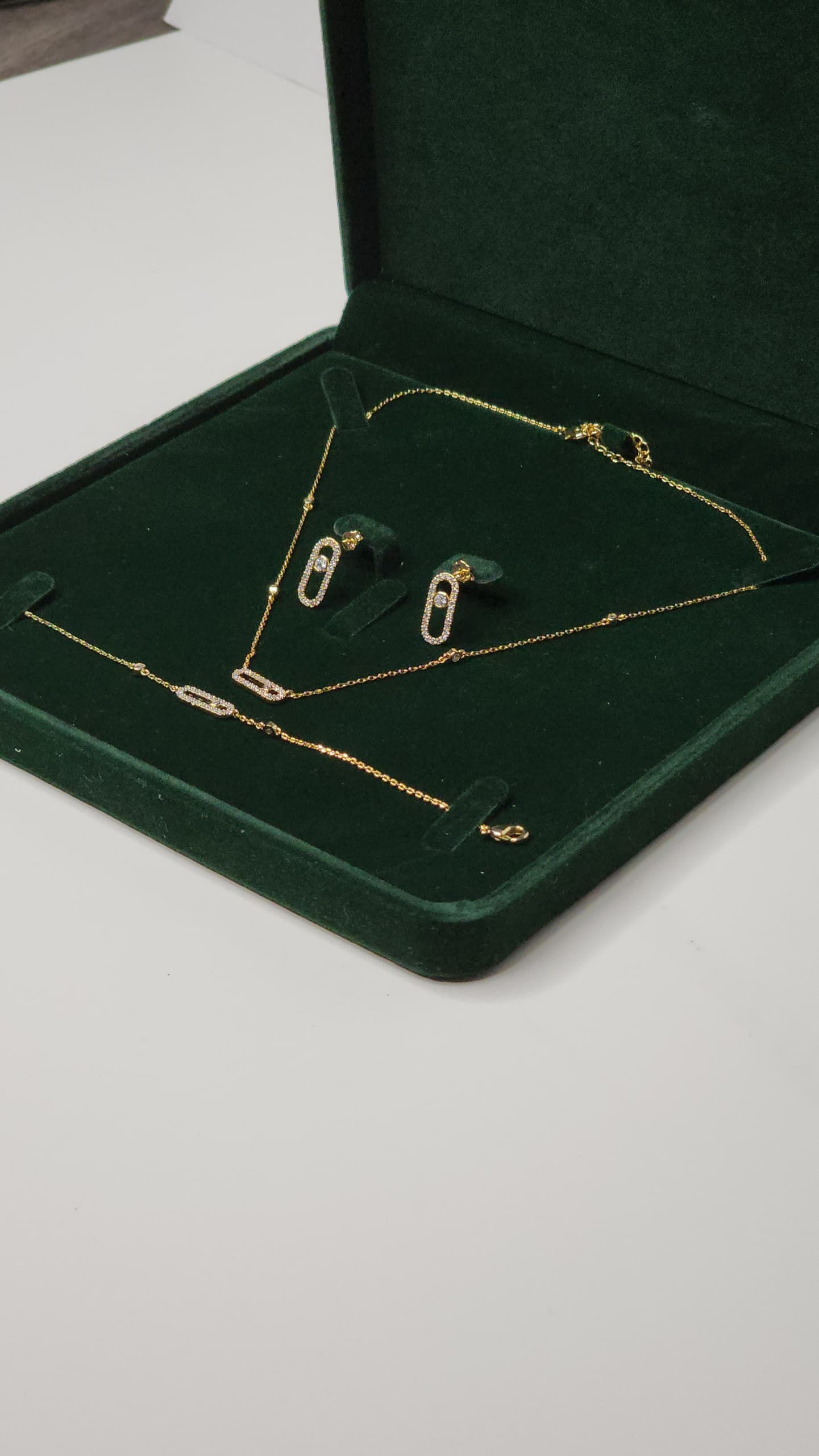 Exclusive 3- Piece Jewelry Set