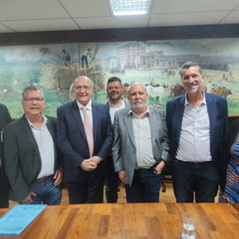 Sindicalistas se reúnem com Ministro da Indústria e Comércio