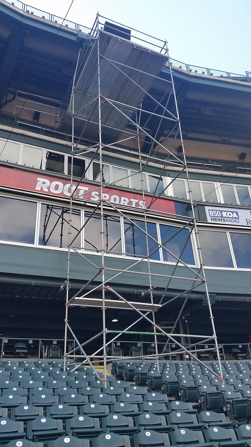 Scaffolding rolling tower