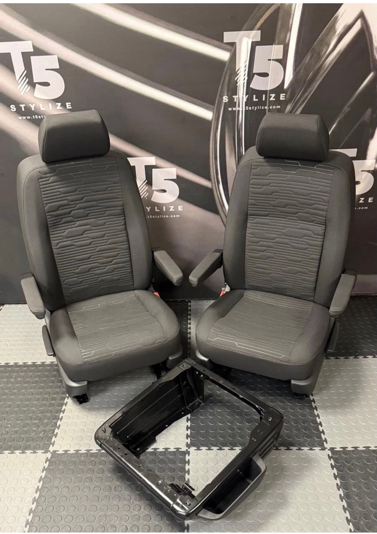VW T6 T6.1 Transporter Caravelle Front Captain Seats In Circuit Cloth
