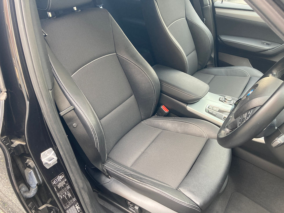 BMW X3のハーフレザーシート