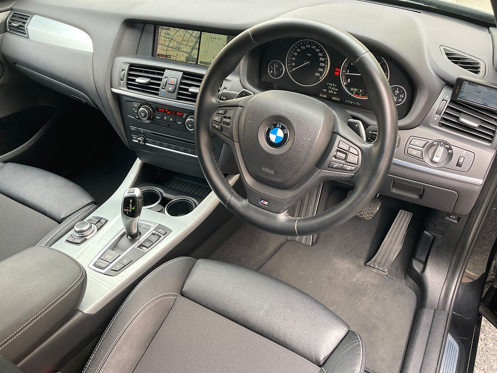 BMW X3の運転席