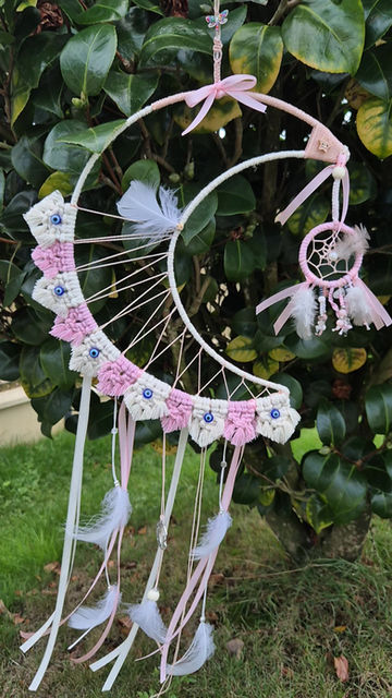 Miniature : Attrape rêve lune avec quartz rose & plumes fait main par Carole Franceschetto, Guérisseuse énergétique