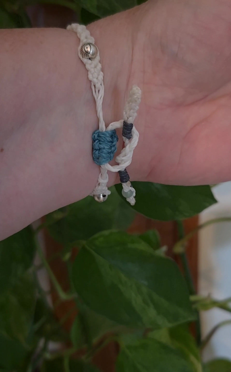 Miniature : Amulette énergétique micro macramé & Aventurine verte,  créé par Carole Franceschetto, Magnétiseuse à Rouen