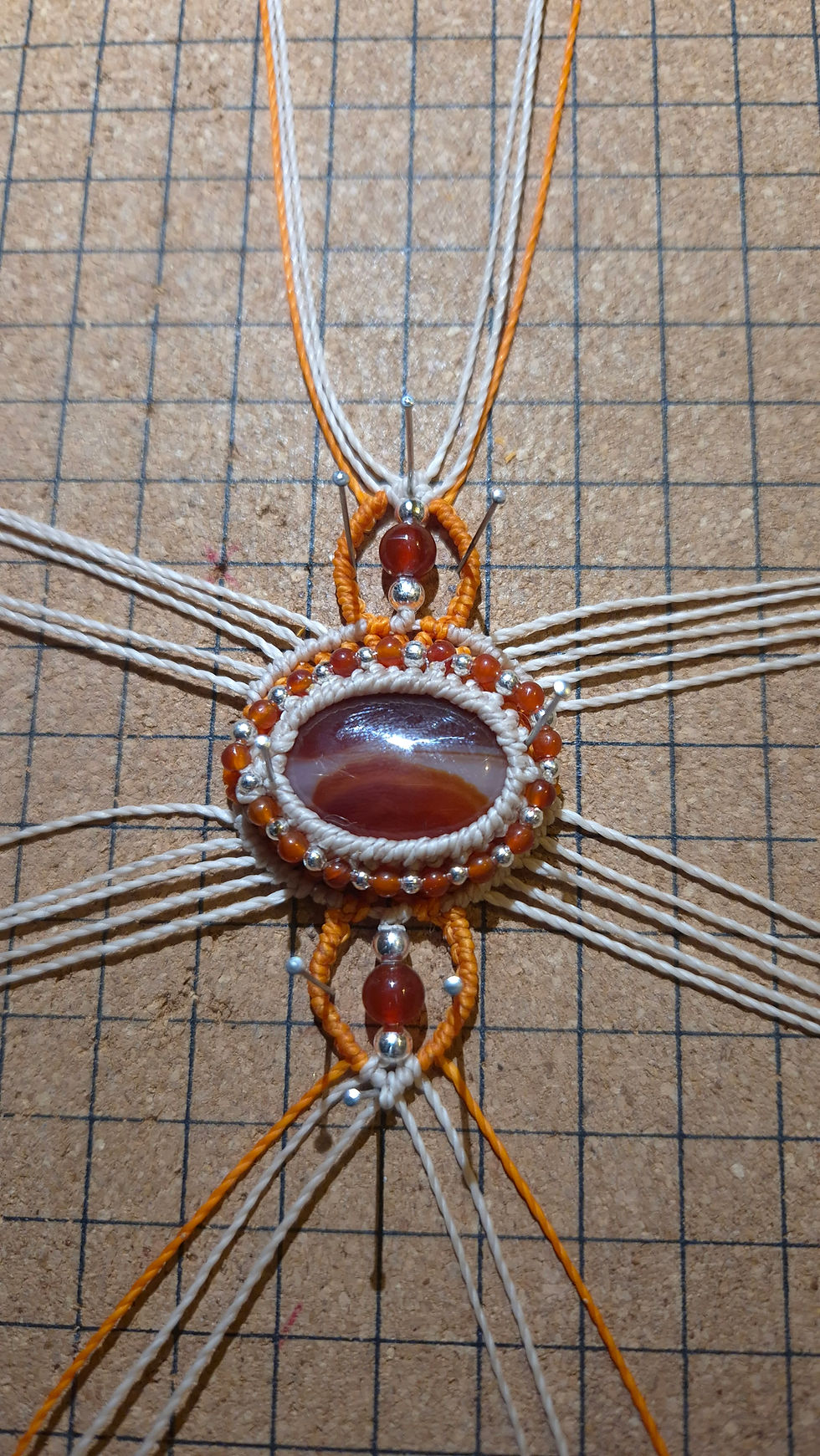 Miniature : Tissage Bracelet énergétique micro macramé & perles naturelles Cornaline rouge par Carole Franceschetto, Magnétiseuse Eure