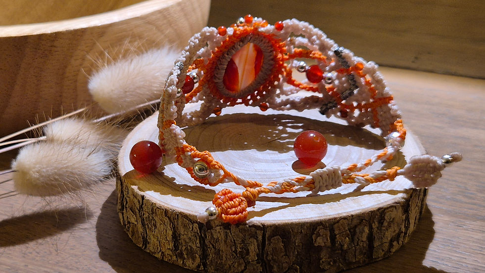 Bracelet Talisman sacré, micro macramé & perles naturelles Cornaline rouge, Vitalité, motivation, confiance en soi fait main
